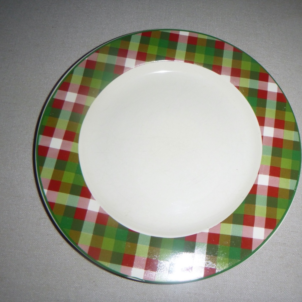 TAGRET HOME DESIGN GLOSSY CHRISTMAS PLAID PLATE